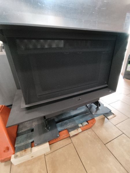 Пристінно кутовий камін Regal Fire Corner Architectural 80x42+сітка від іскор+ футіровка ребристий чавун Corner Architectural 80x42 D фото