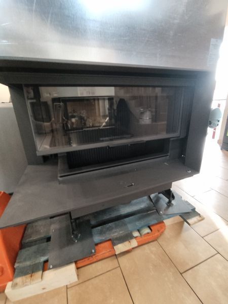 Пристінно кутовий камін Regal Fire Corner Architectural 80x42+сітка від іскор+ футіровка ребристий чавун Corner Architectural 80x42 D фото